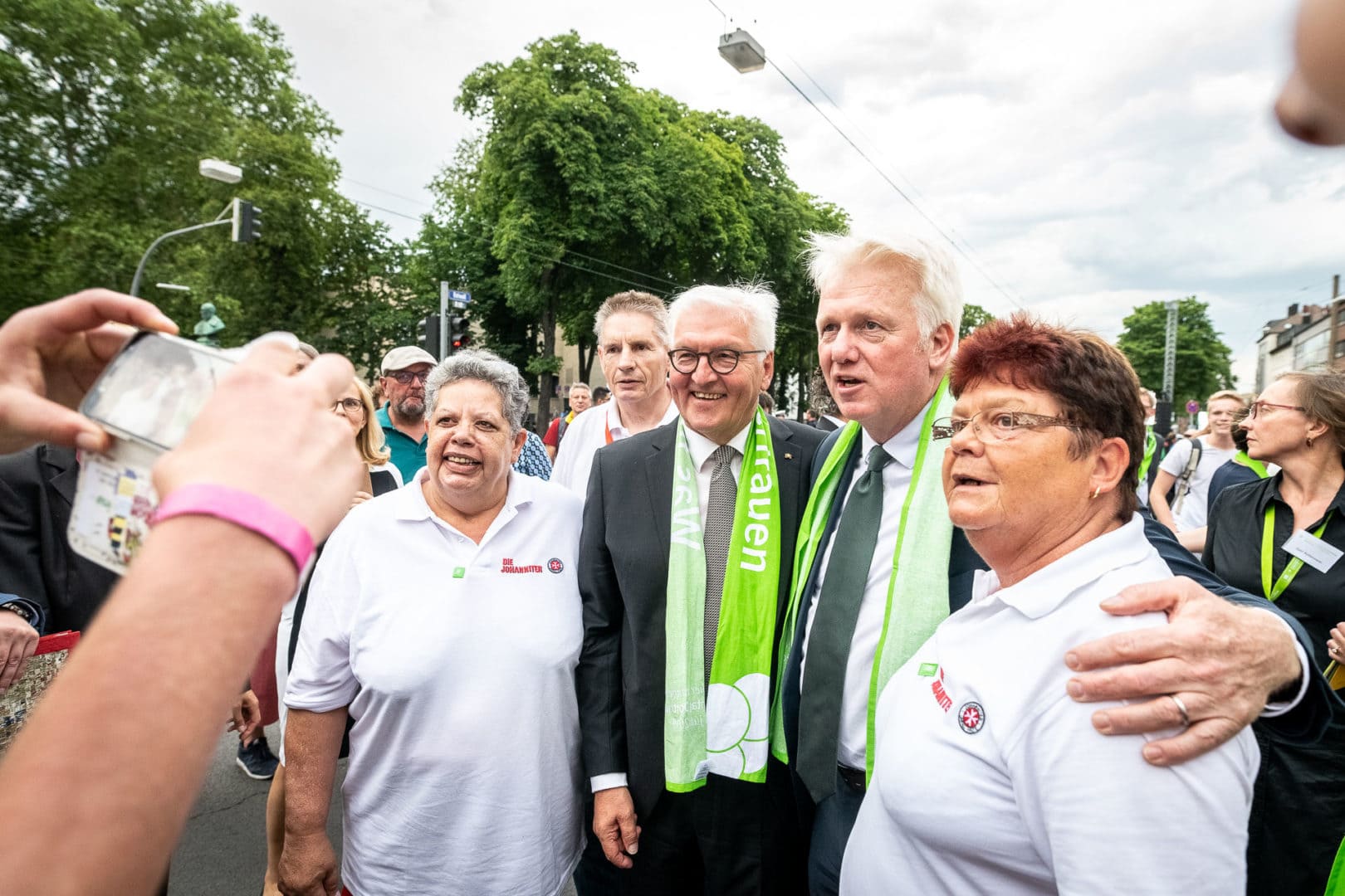 Präsident Steinmeier posiert vor der Kamera mit Bürgermeister Sierau in Dortmund