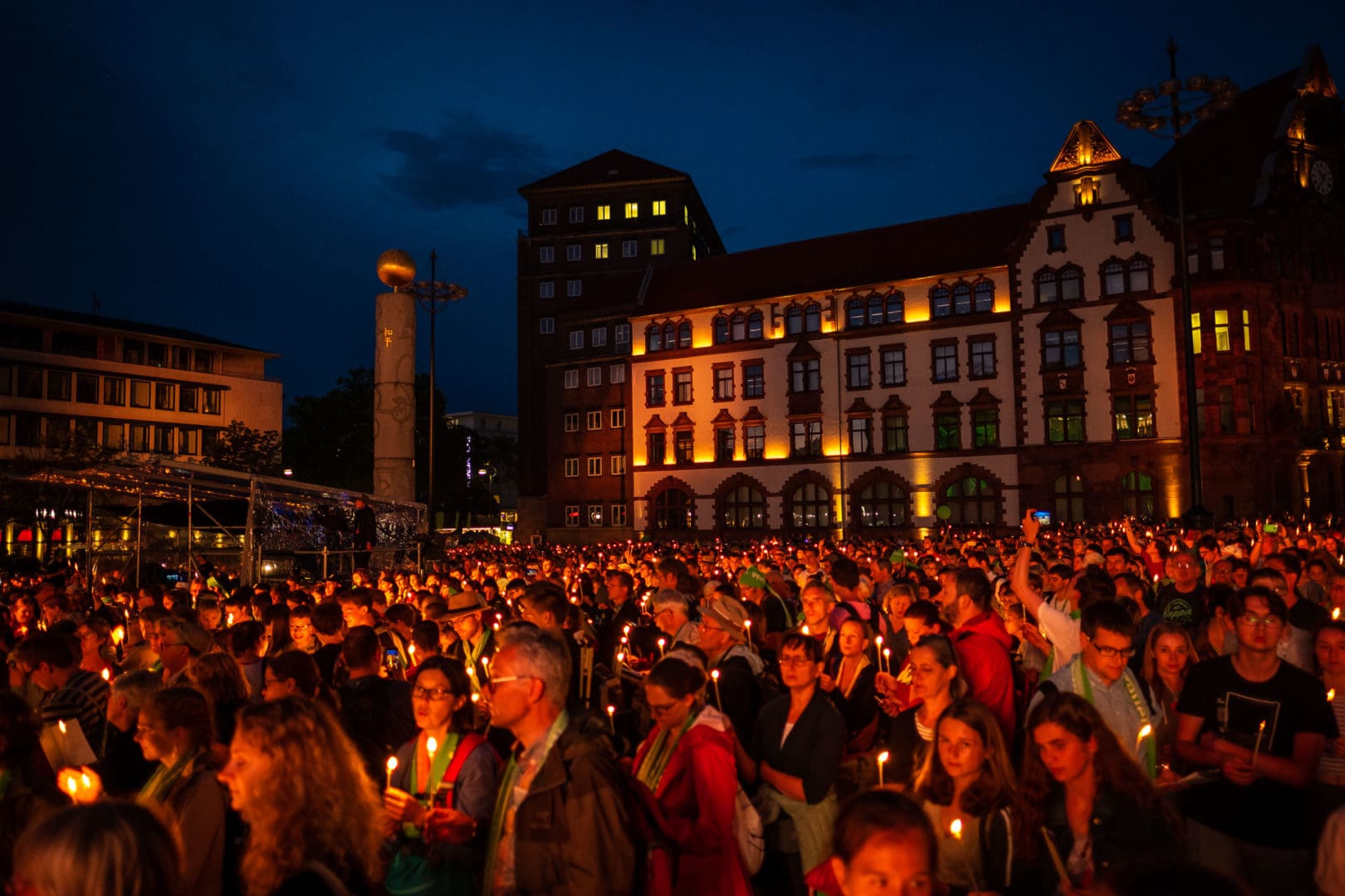 Abendstimmung auf dem Friedensplatz in Dortmund von Fotograf Markus Mielek