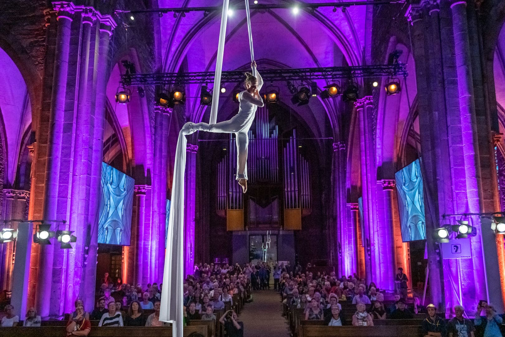 Performance in der Reinoldikirche in Dortmund