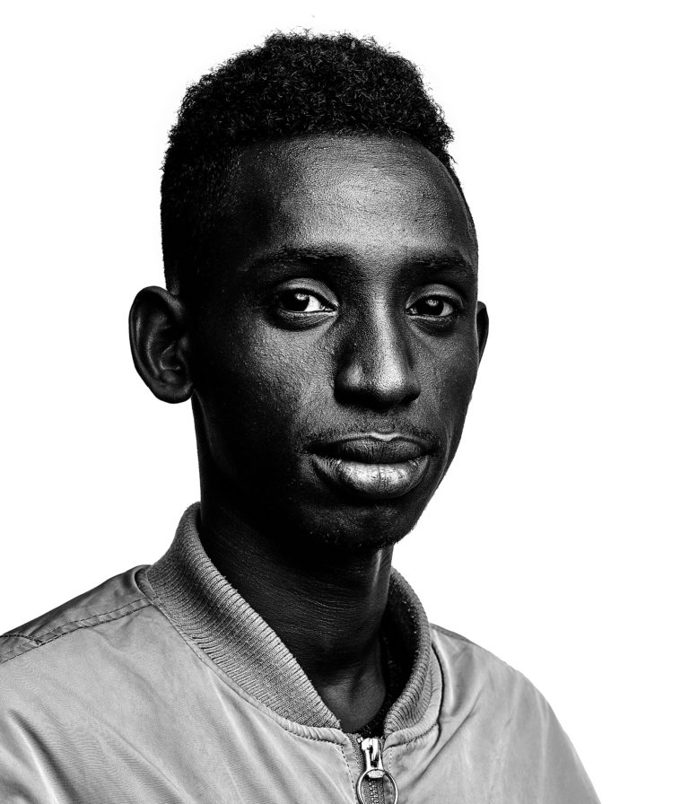 mielek fotograf dortmund Fotograf,Blog Mielek VMDO Portraits 0552 1 41 Portrait eines Menschen vor weißem Hintergrund, intensives schwarzweißes Portrait eines Mannes