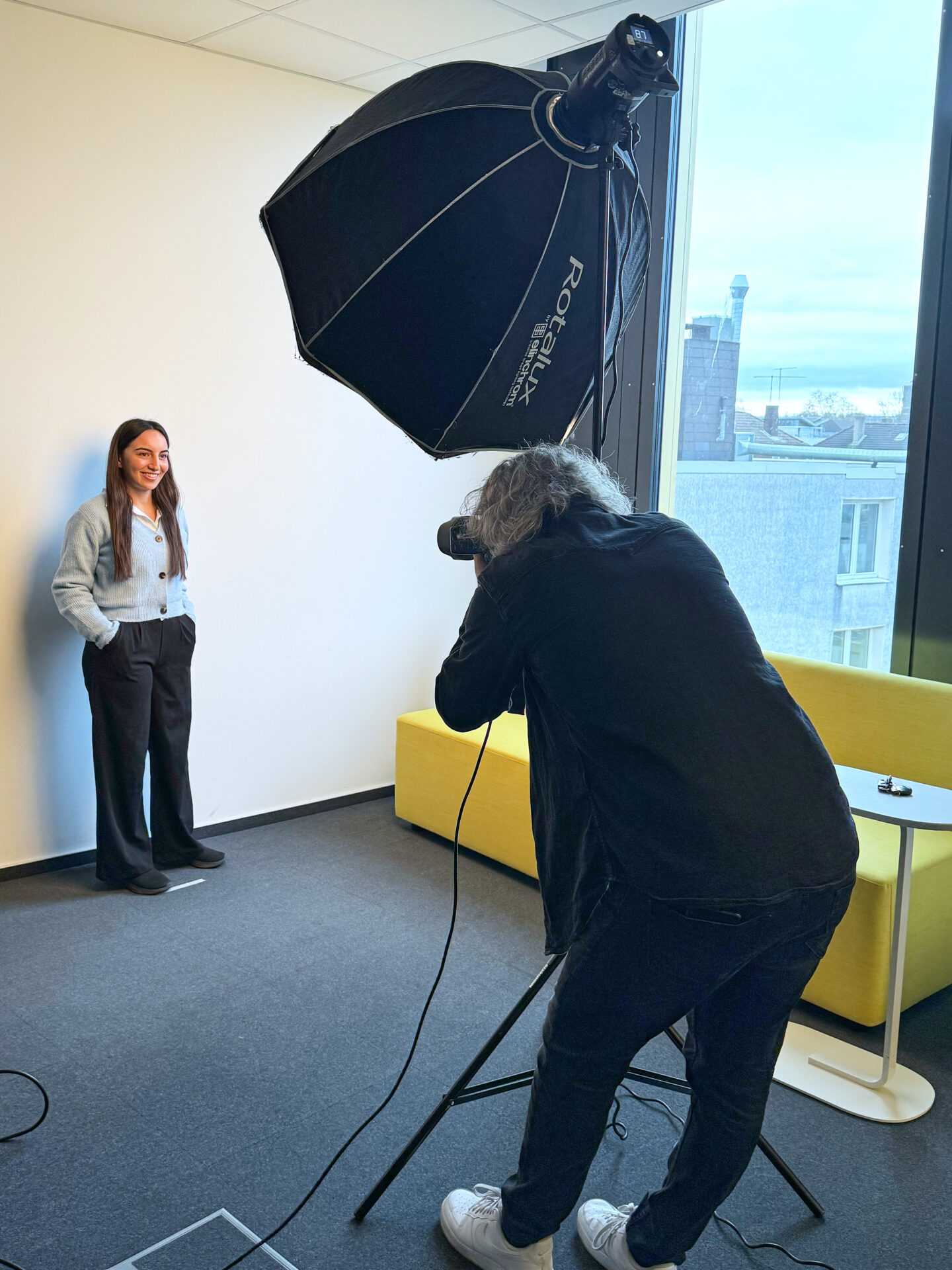 Mitarbeiterportrait während der Inszenierung durch den Werbefotografen Markus Mielek