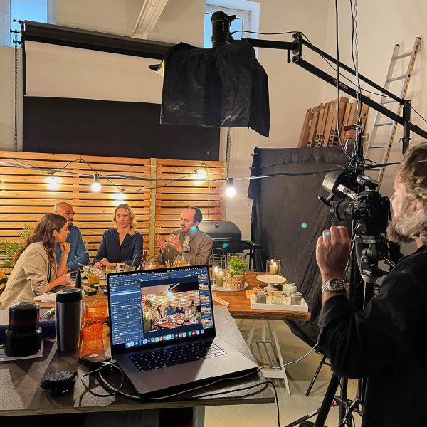 Fotostudio, Fotograf und ganz viel Licht für eine Werbefotografie im Studio